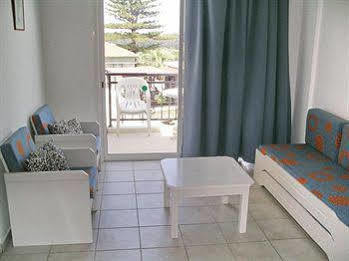 Renos Hotel Apts Polis Eksteriør billede